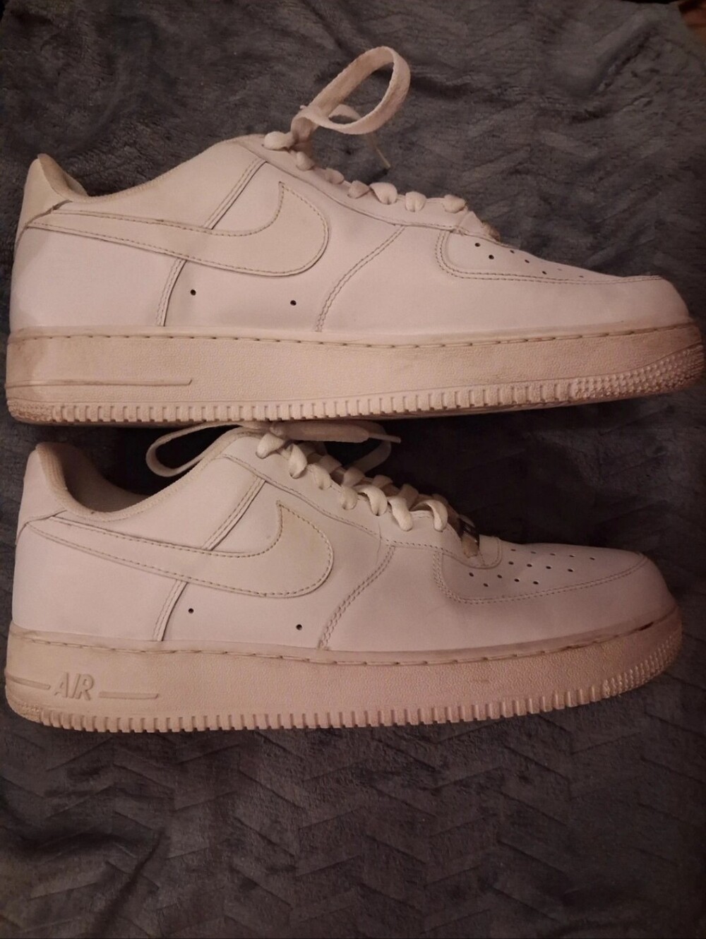 Nike Men’s White Low-Top Leather Sneakers